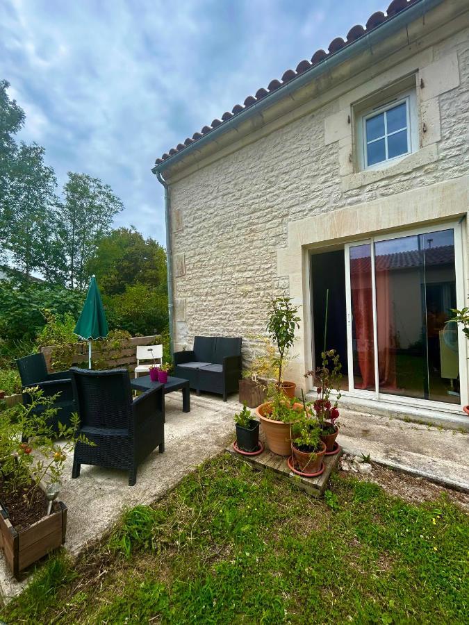 La Maison D'Hotes Des Charentes Les Touches-de-Périgny Exteriör bild